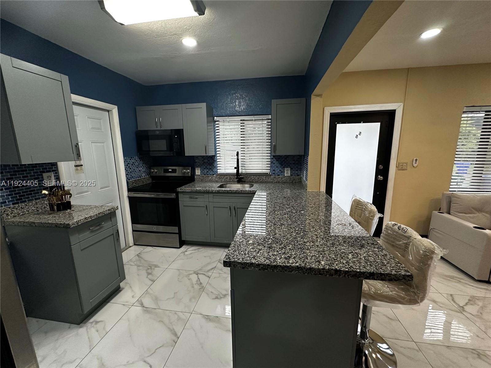 See details / 1244 sq. ft. $ 2025-12-03 0 Photo