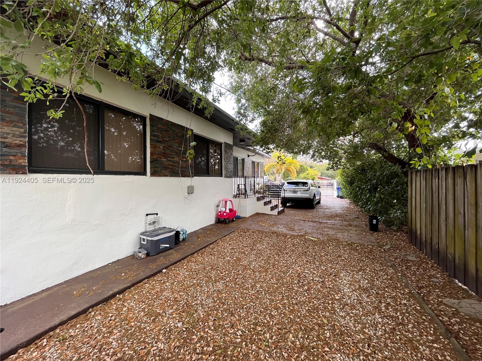 See details / 1244 sq. ft. $ 2025-12-03 0 Photo