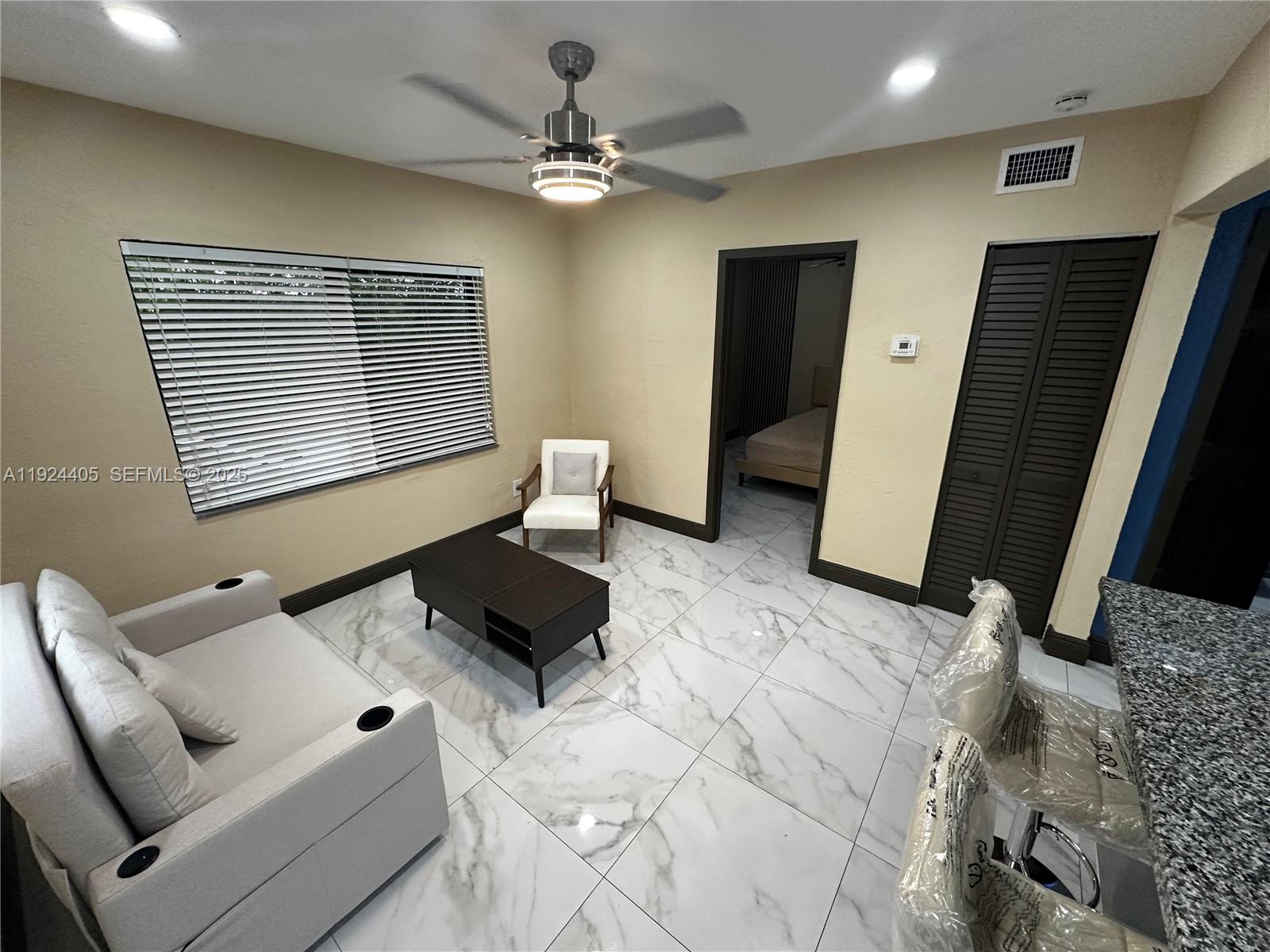 See details / 1244 sq. ft. $ 2025-12-03 0 Photo