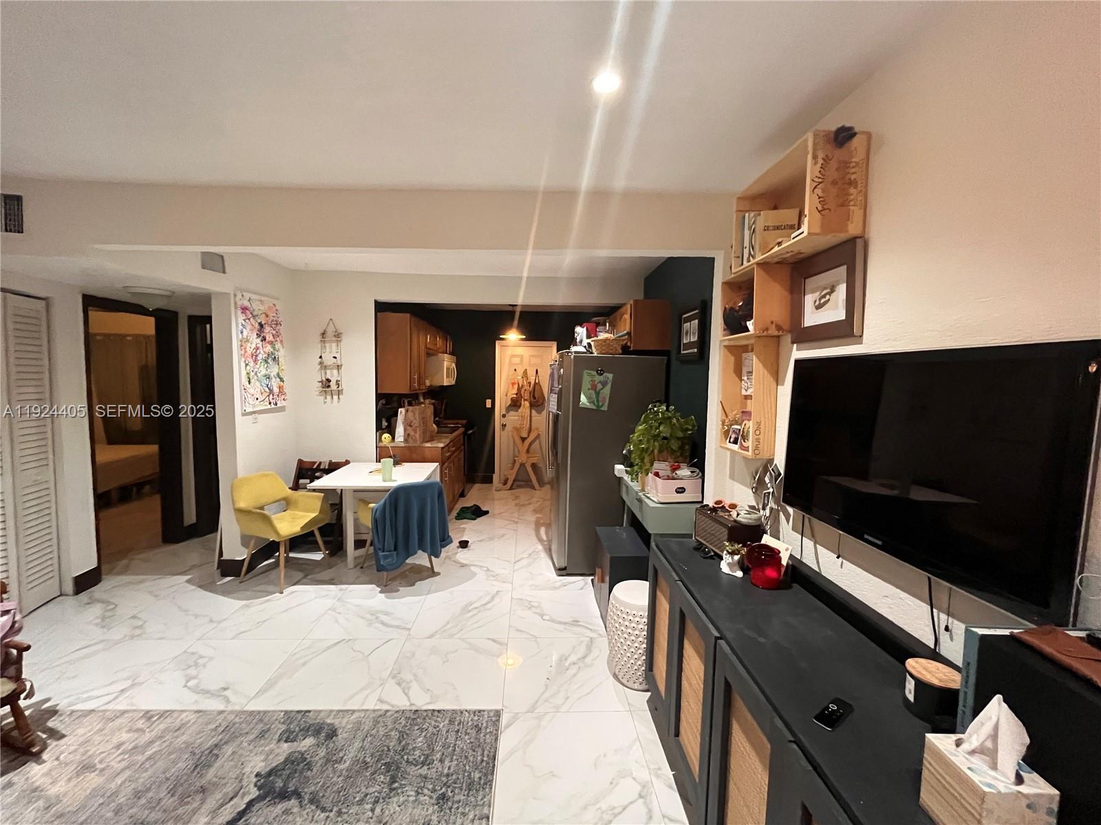 See details / 1244 sq. ft. $ 2025-12-03 0 Photo