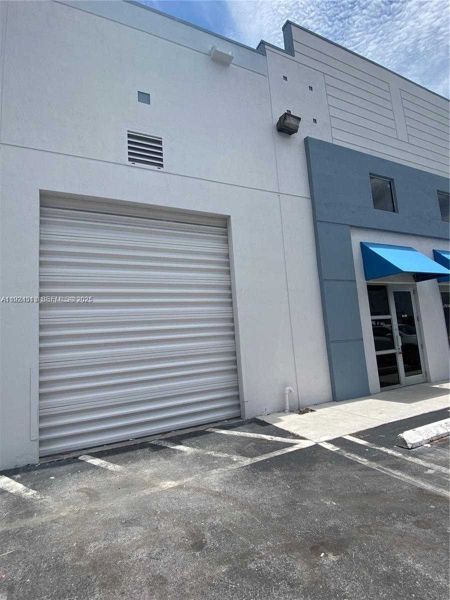 See details D5 / sq. ft. $ 2025-12-03 0 Photo