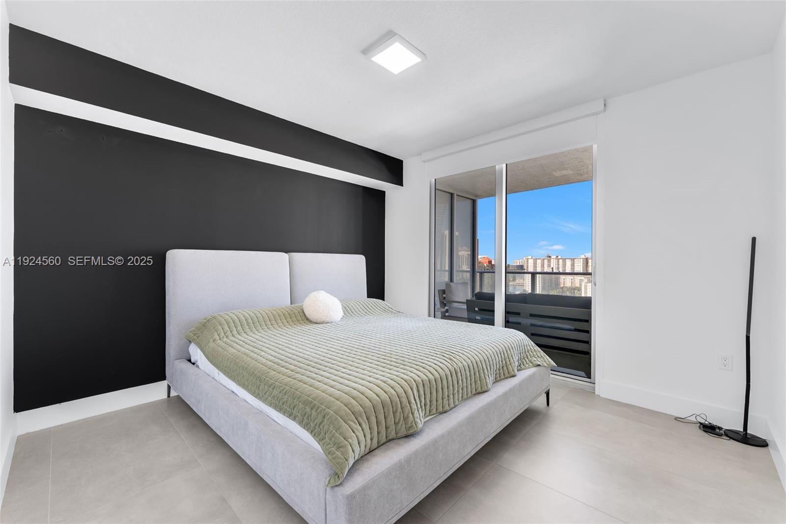 See details 4-1603 3 / 3 1524 sq. ft. $ 2025-12-03 0 Photo