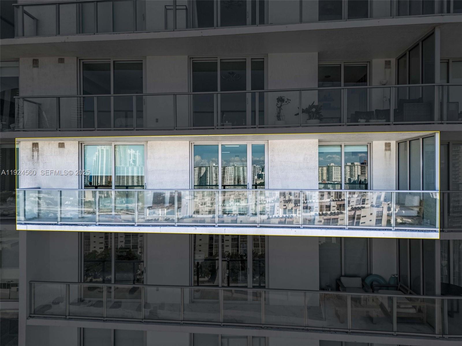 See details 4-1603 3 / 3 1524 sq. ft. $ 2025-12-03 0 Photo