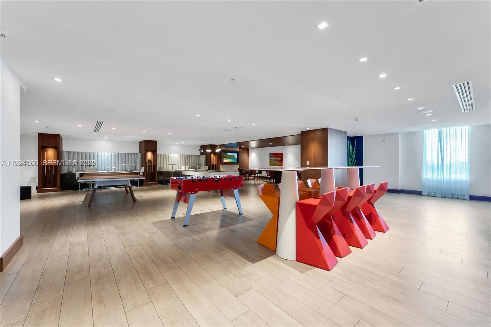 See details 4-1603 3 / 3 1524 sq. ft. $ 2025-12-03 0 Photo