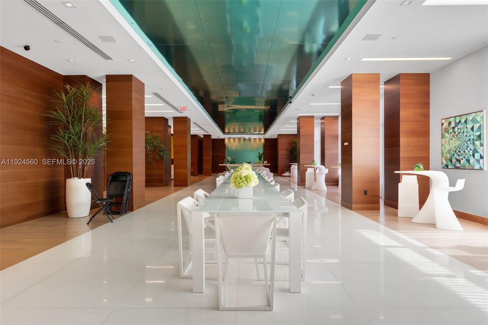 See details 4-1603 3 / 3 1524 sq. ft. $ 2025-12-03 0 Photo