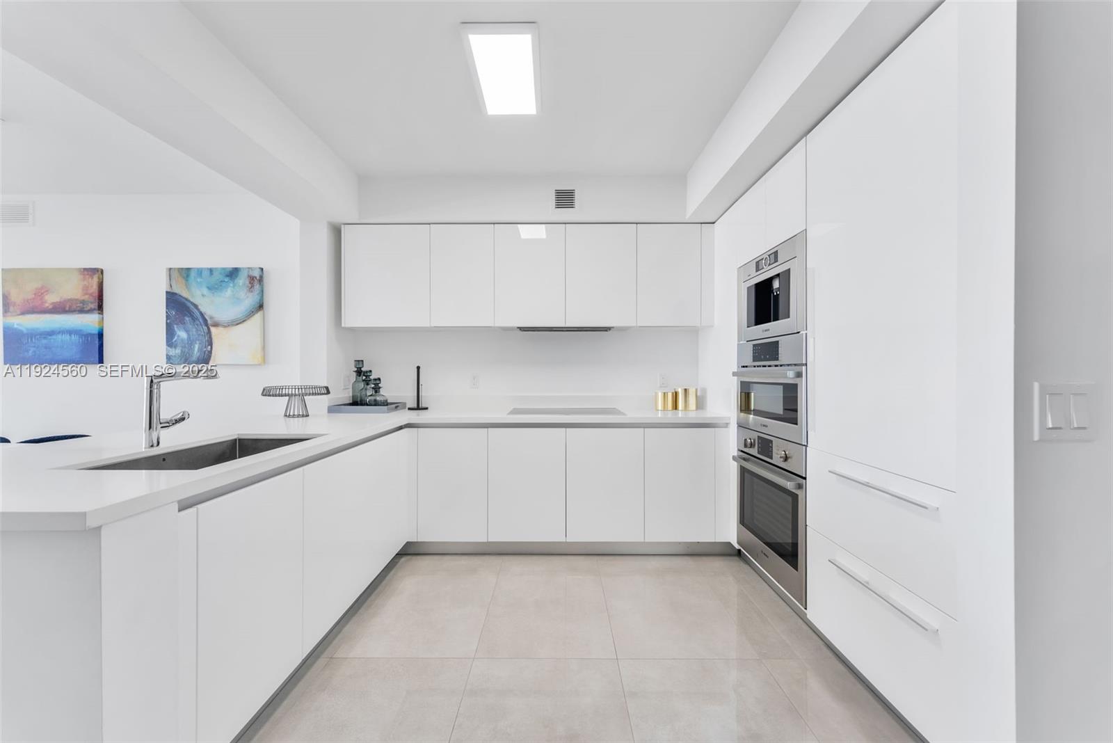 See details 4-1603 3 / 3 1524 sq. ft. $ 2025-12-03 0 Photo