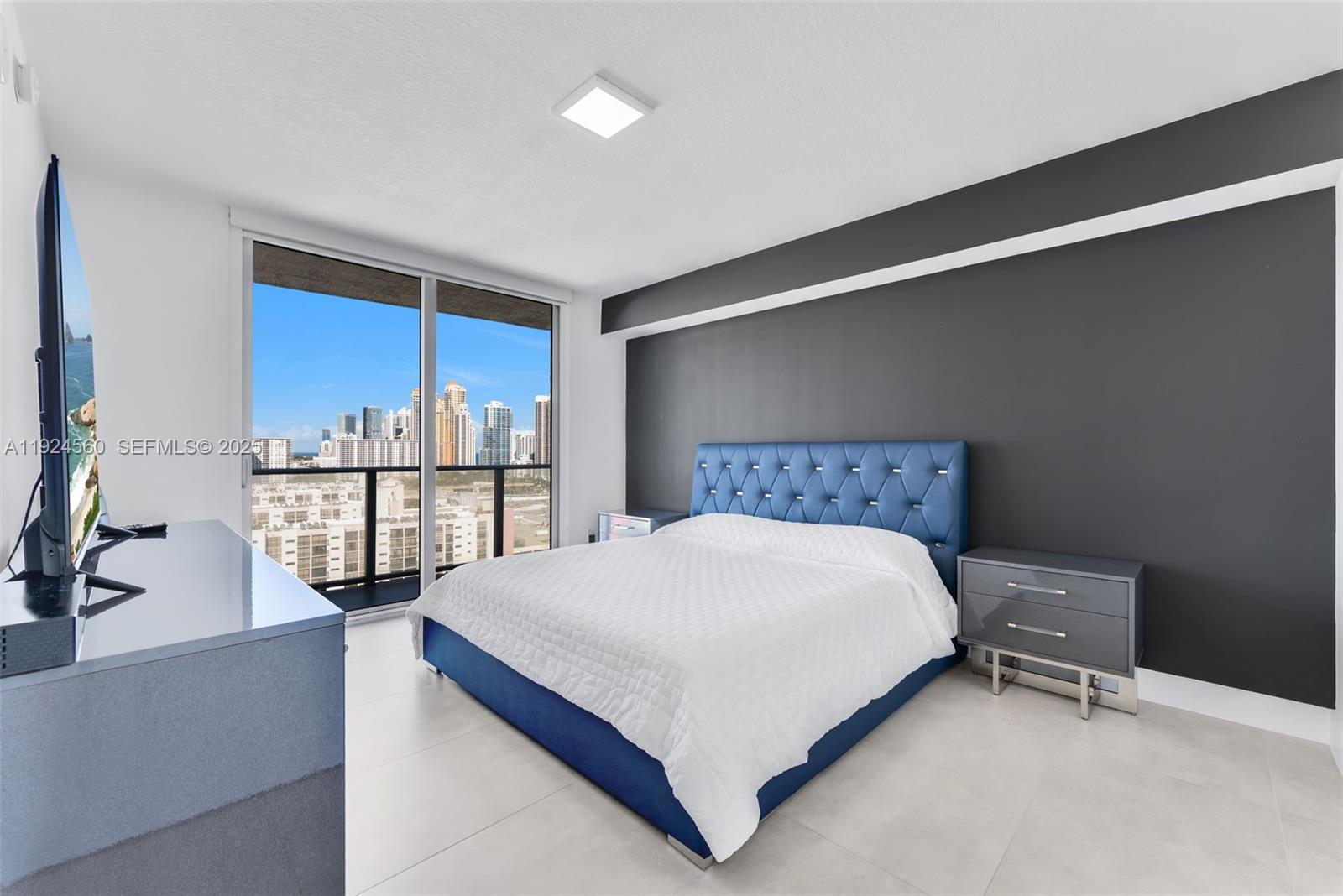 See details 4-1603 3 / 3 1524 sq. ft. $ 2025-12-03 0 Photo