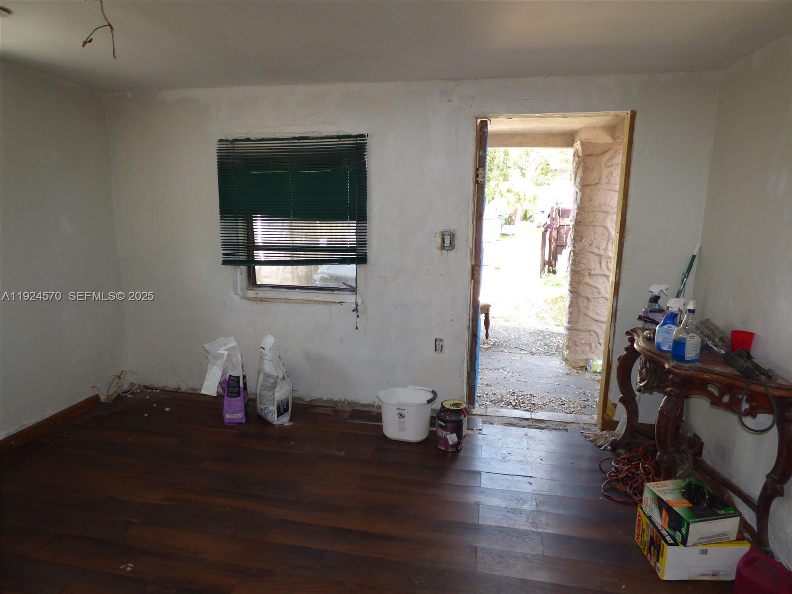 See details / 1549 sq. ft. $ 2025-12-03 0 Photo