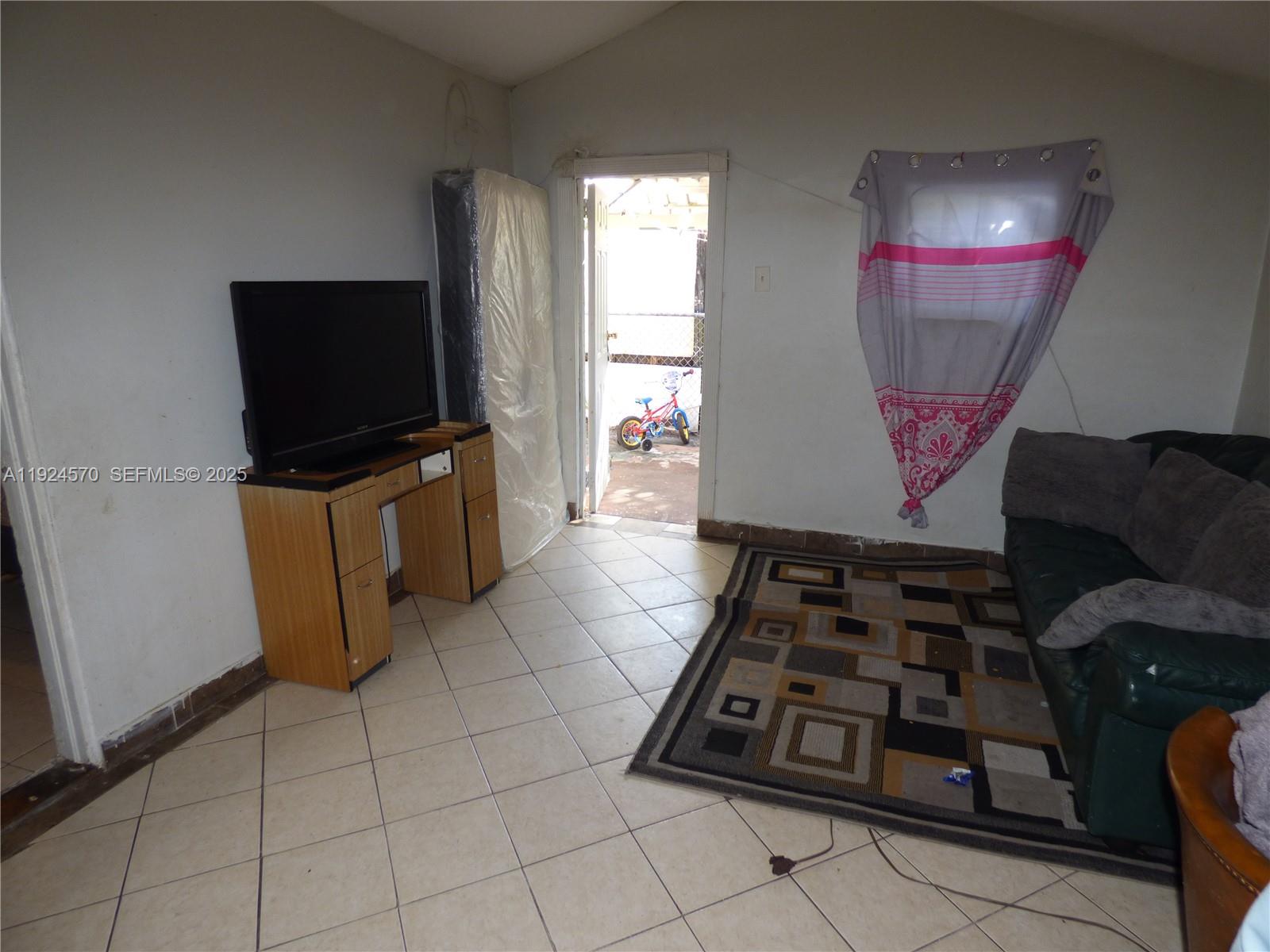 See details / 1549 sq. ft. $ 2025-12-03 0 Photo