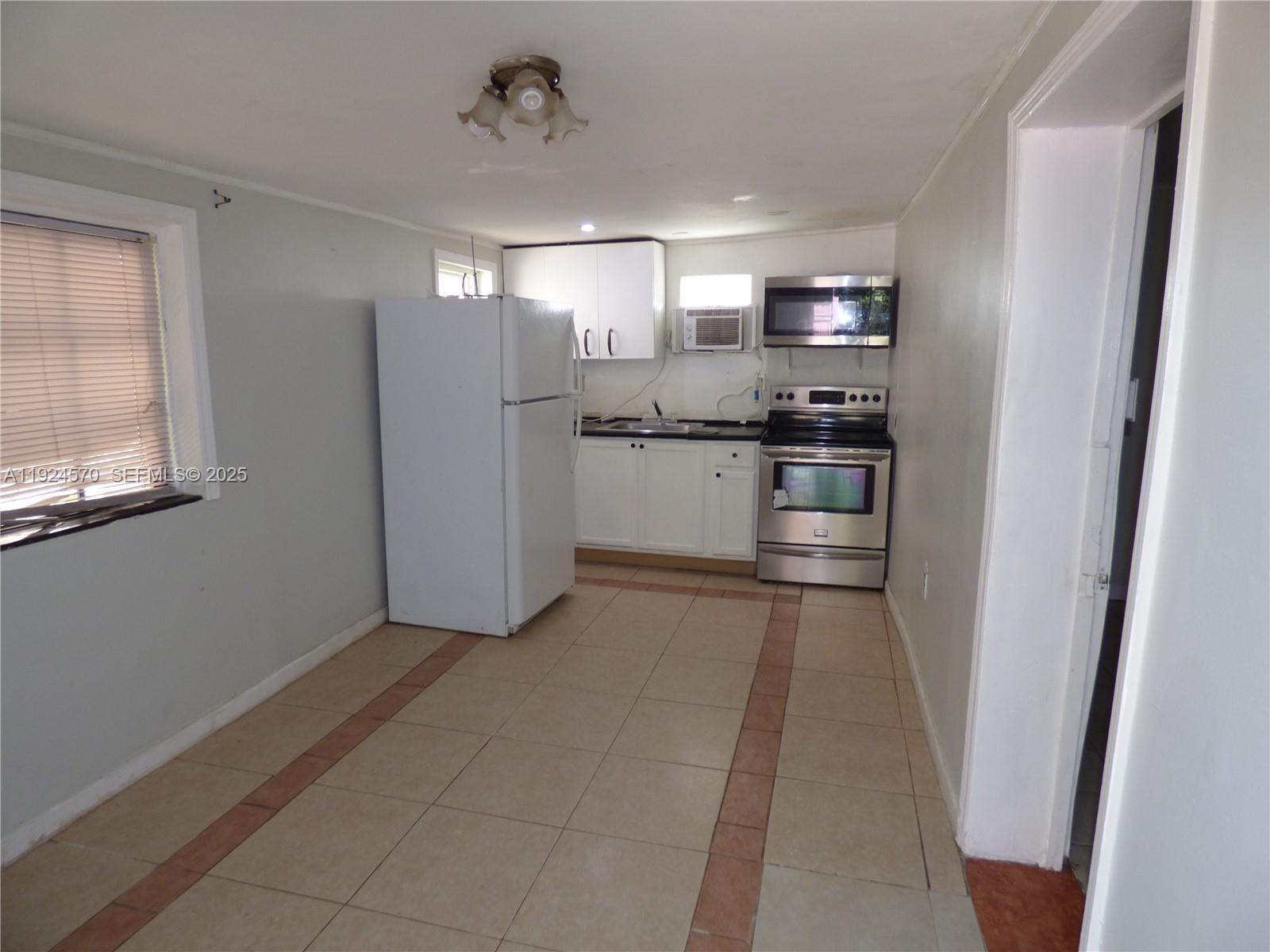 See details / 1549 sq. ft. $ 2025-12-03 0 Photo