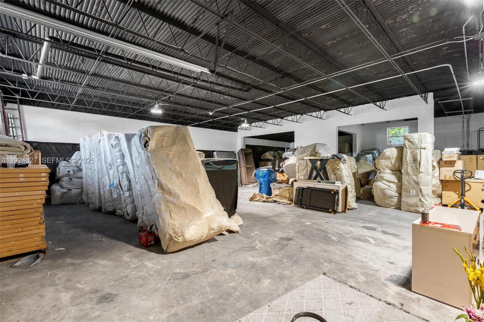 See details / sq. ft. $ 2025-12-03 0 Photo