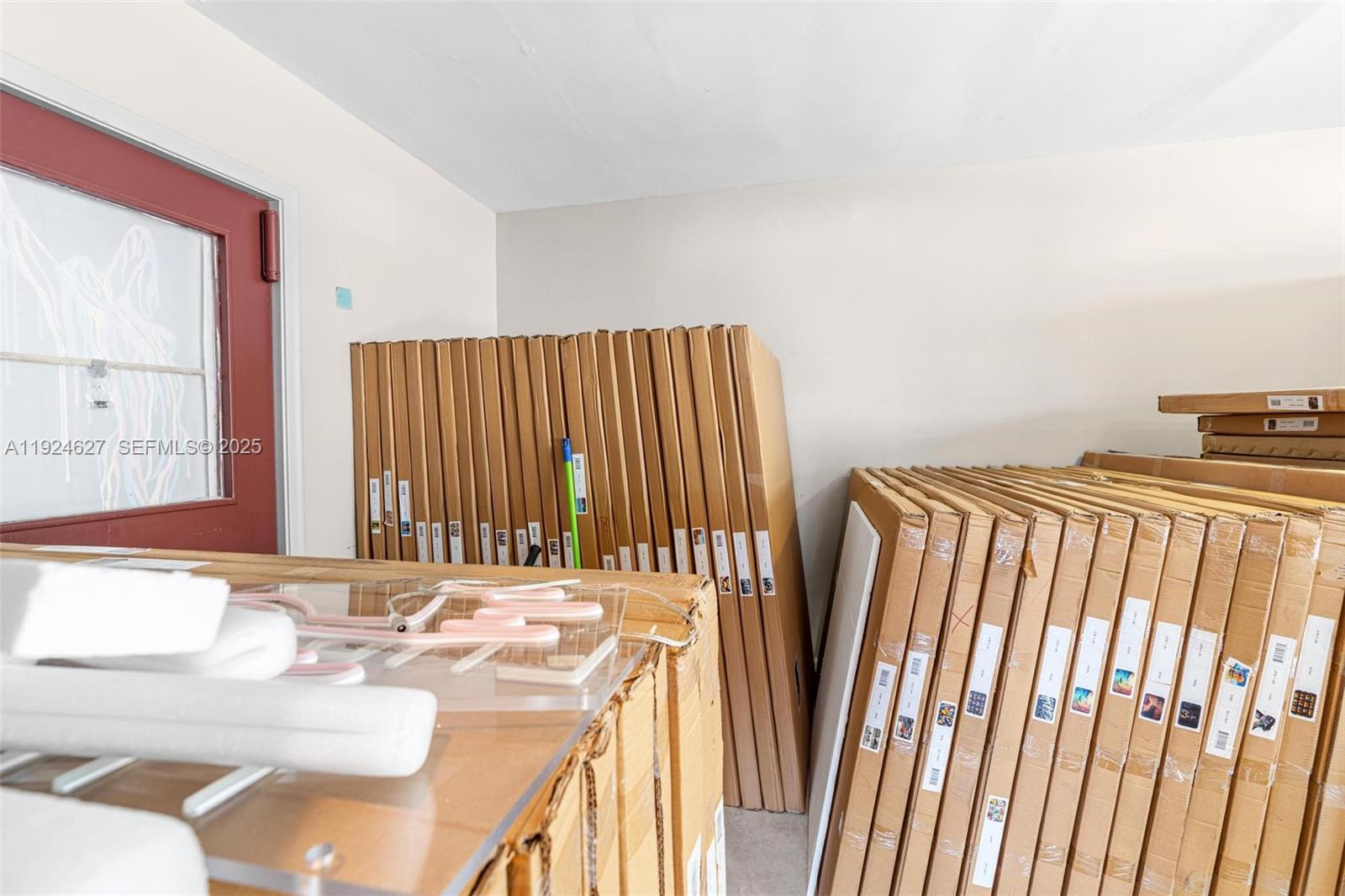 See details / sq. ft. $ 2025-12-03 0 Photo