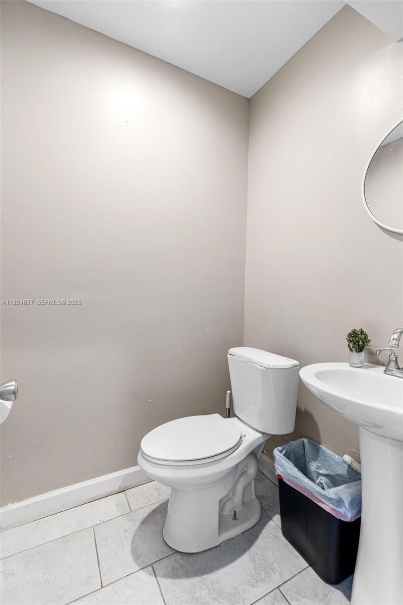 See details / sq. ft. $ 2025-12-03 0 Photo