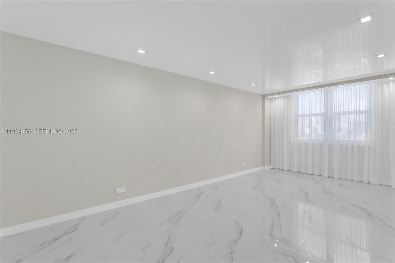 1414 2 / 3 943 кв.футов $ 2025-12-03 0 Фото