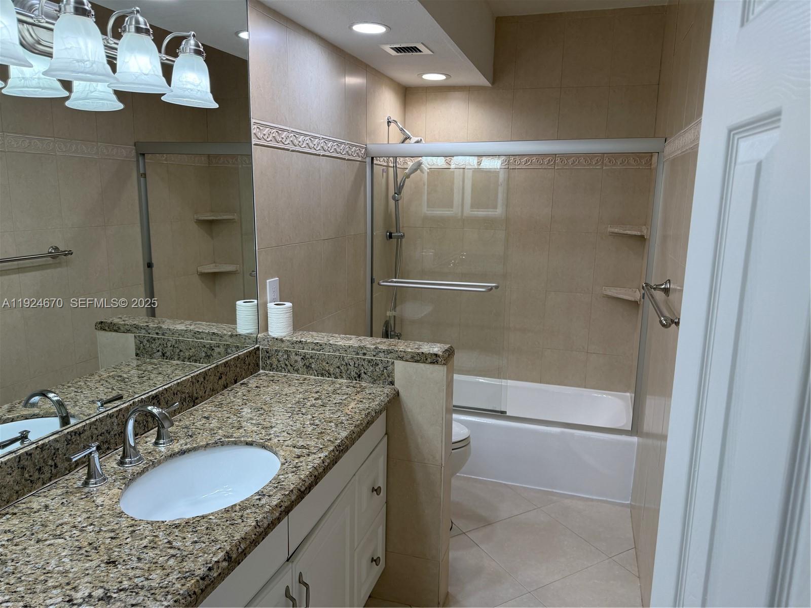 20E 3 / 3 1780 sq. ft. $ 2025-12-06 0 foto