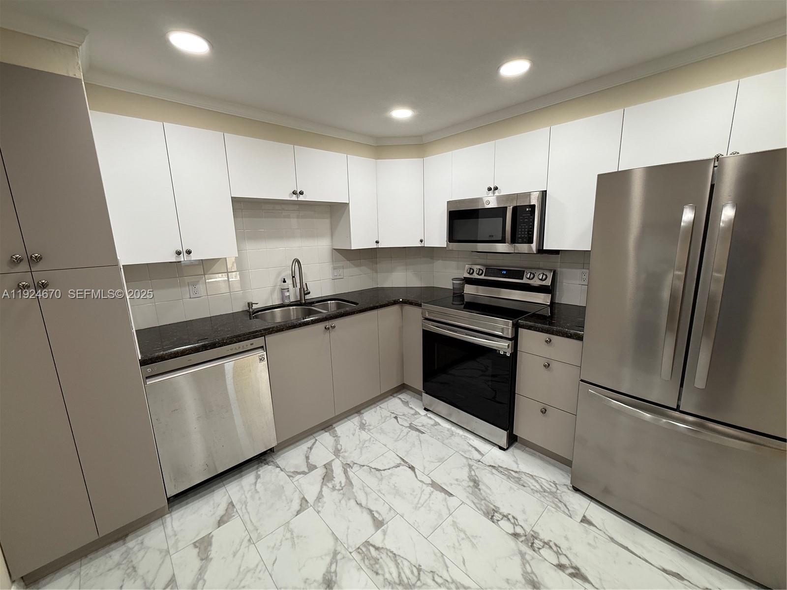 20E 3 / 3 1780 sq. ft. $ 2025-12-06 0 foto