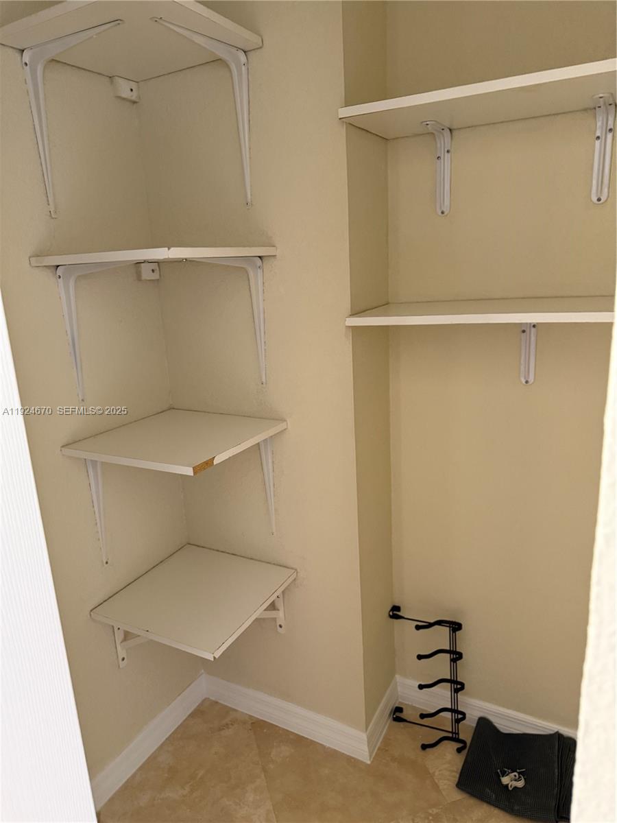 20E 3 / 3 1780 sq. ft. $ 2025-12-06 0 foto