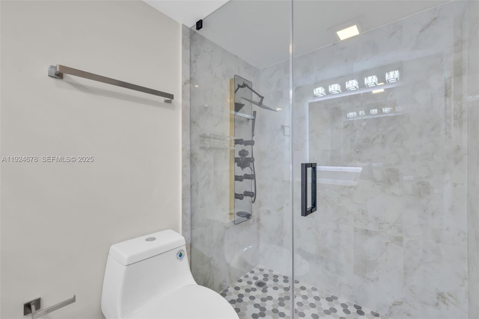 1415 1 / 3 943 sq. ft. $ 2025-12-03 0 foto