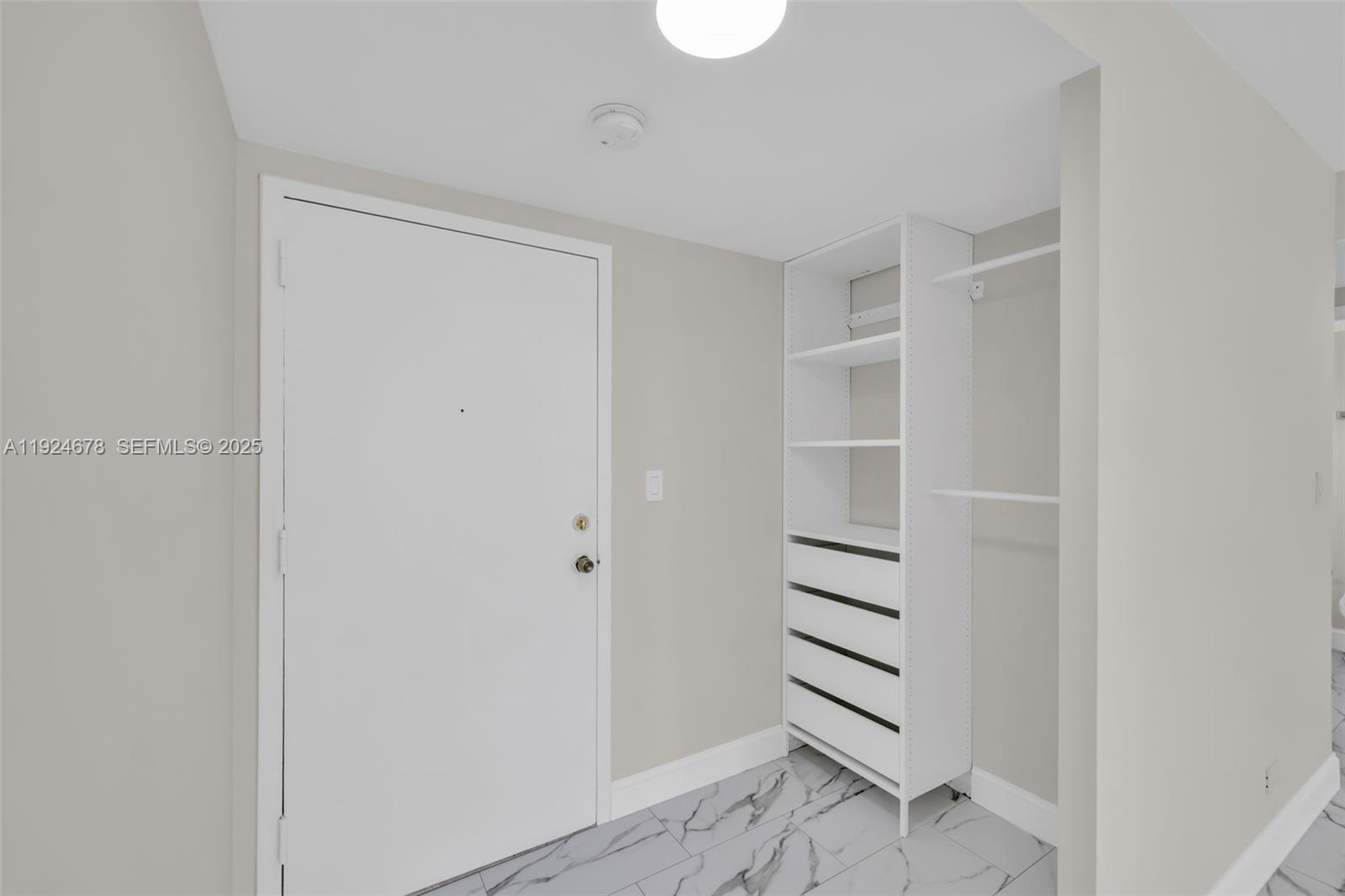 1415 1 / 3 943 sq. ft. $ 2025-12-03 0 foto