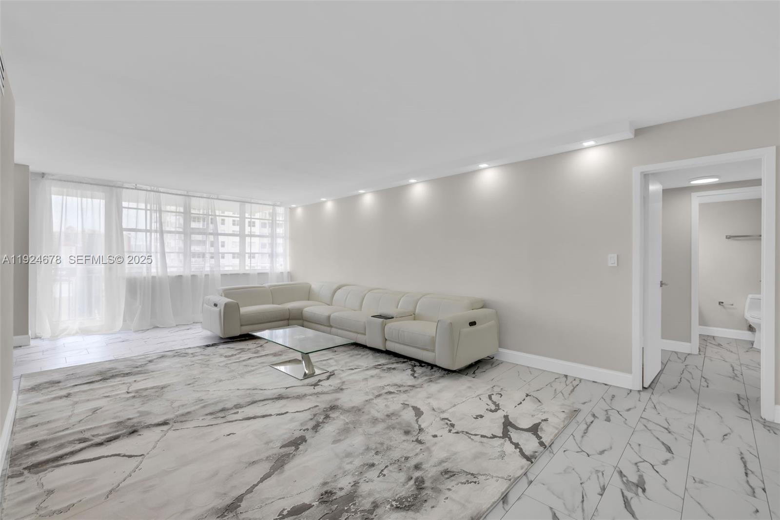 1415 1 / 3 943 sq. ft. $ 2025-12-03 0 foto