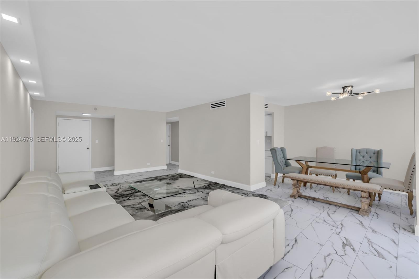 1415 1 / 3 943 sq. ft. $ 2025-12-03 0 foto