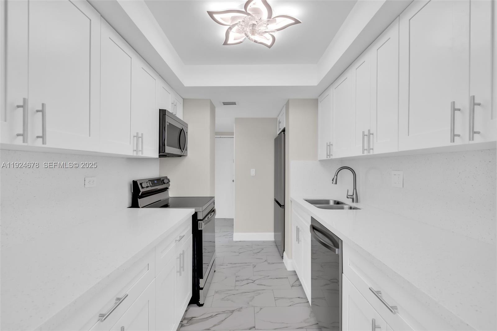 1415 1 / 3 943 sq. ft. $ 2025-12-03 0 foto