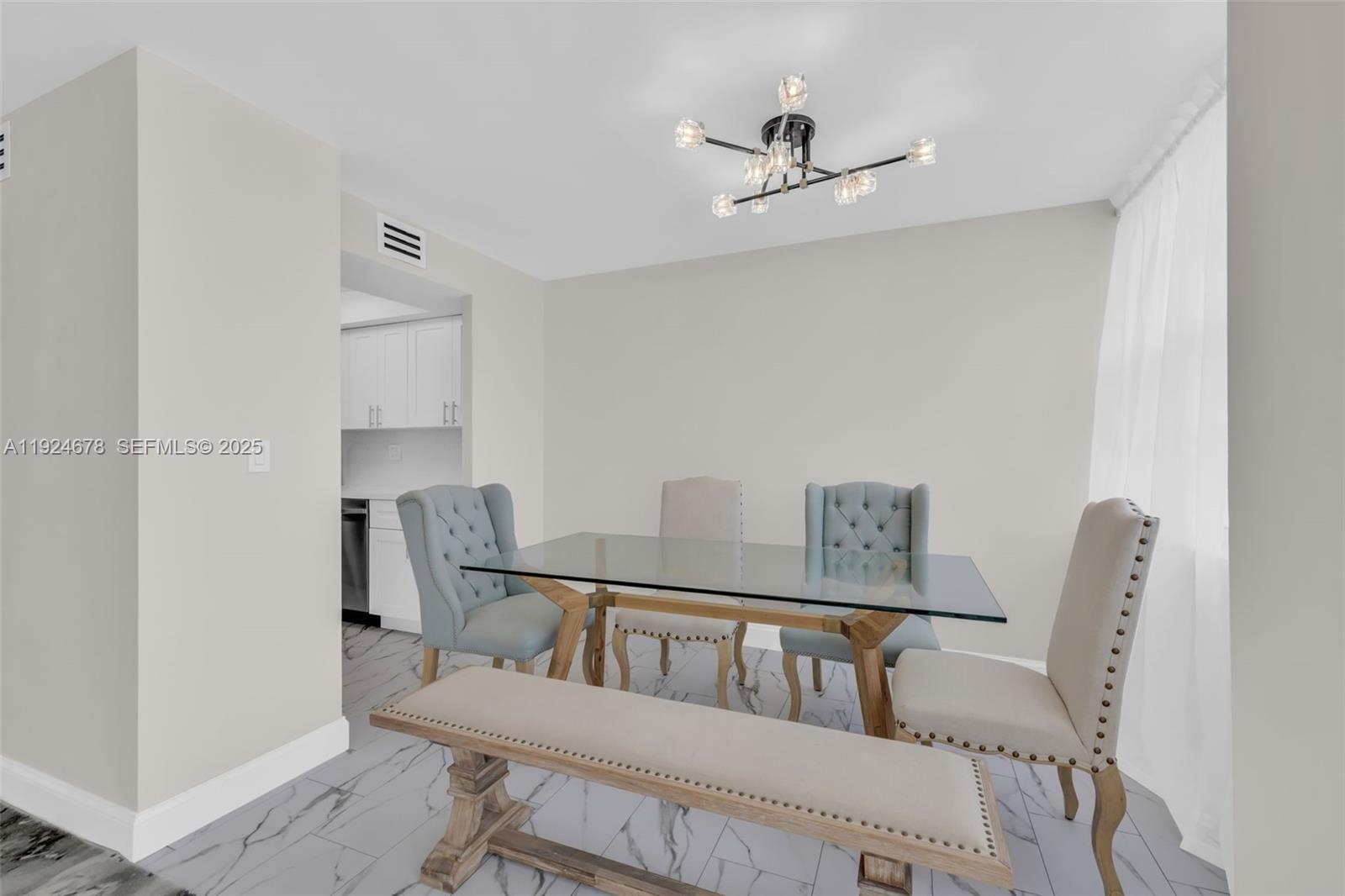 1415 1 / 3 943 sq. ft. $ 2025-12-03 0 foto