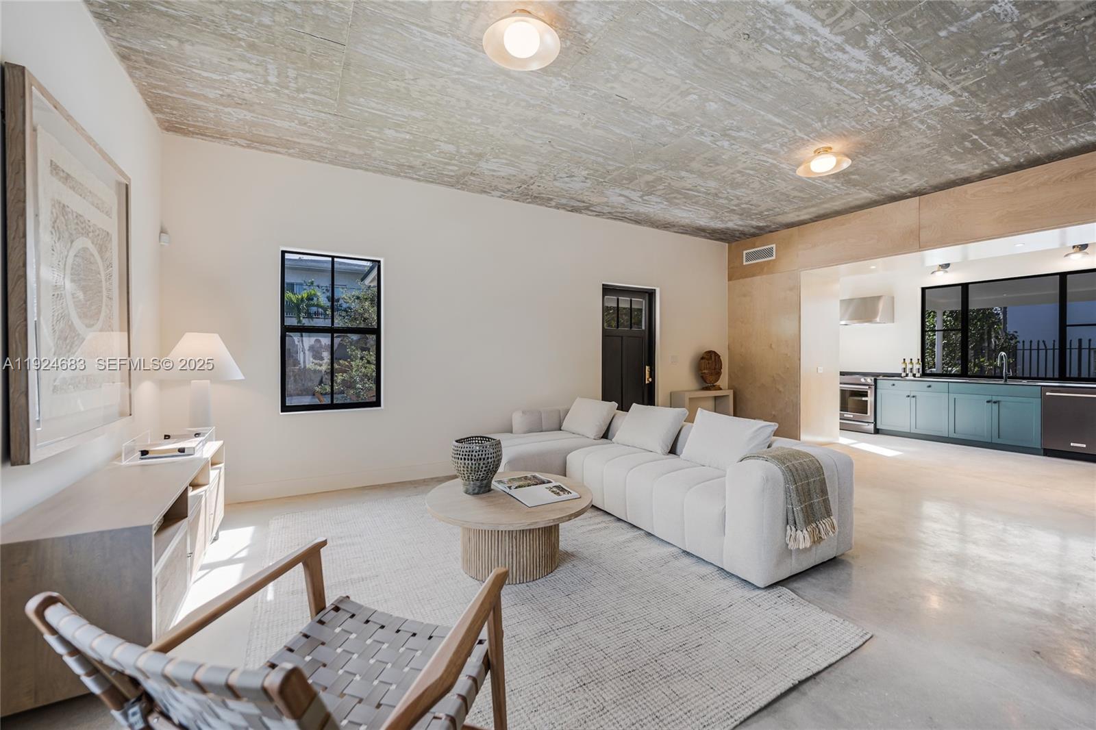   /  0 sq. ft. $ 2025-12-03 0 foto