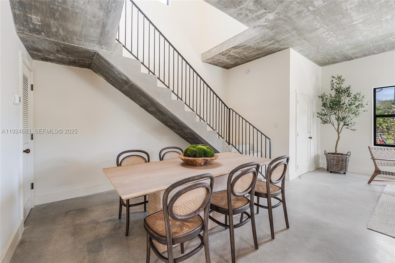   /  0 sq. ft. $ 2025-12-03 0 foto