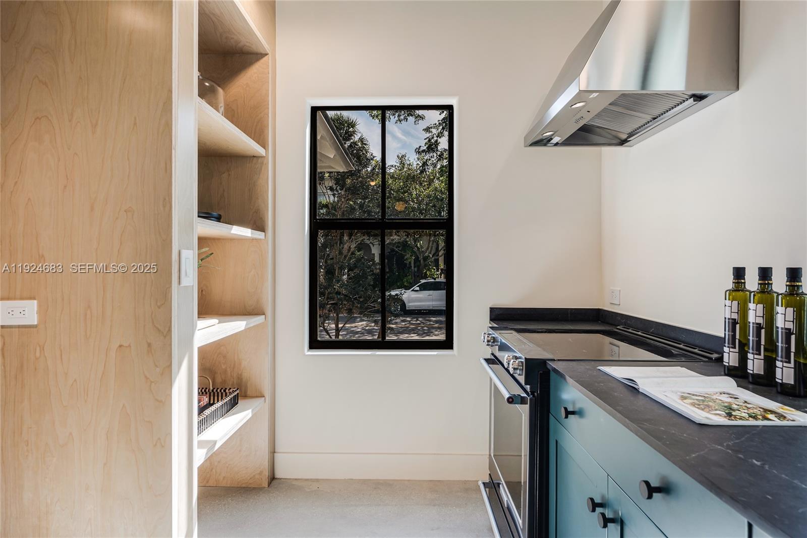   /  0 sq. ft. $ 2025-12-03 0 foto