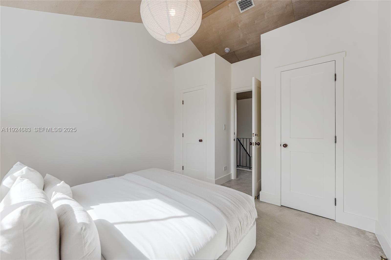   /  0 sq. ft. $ 2025-12-03 0 foto