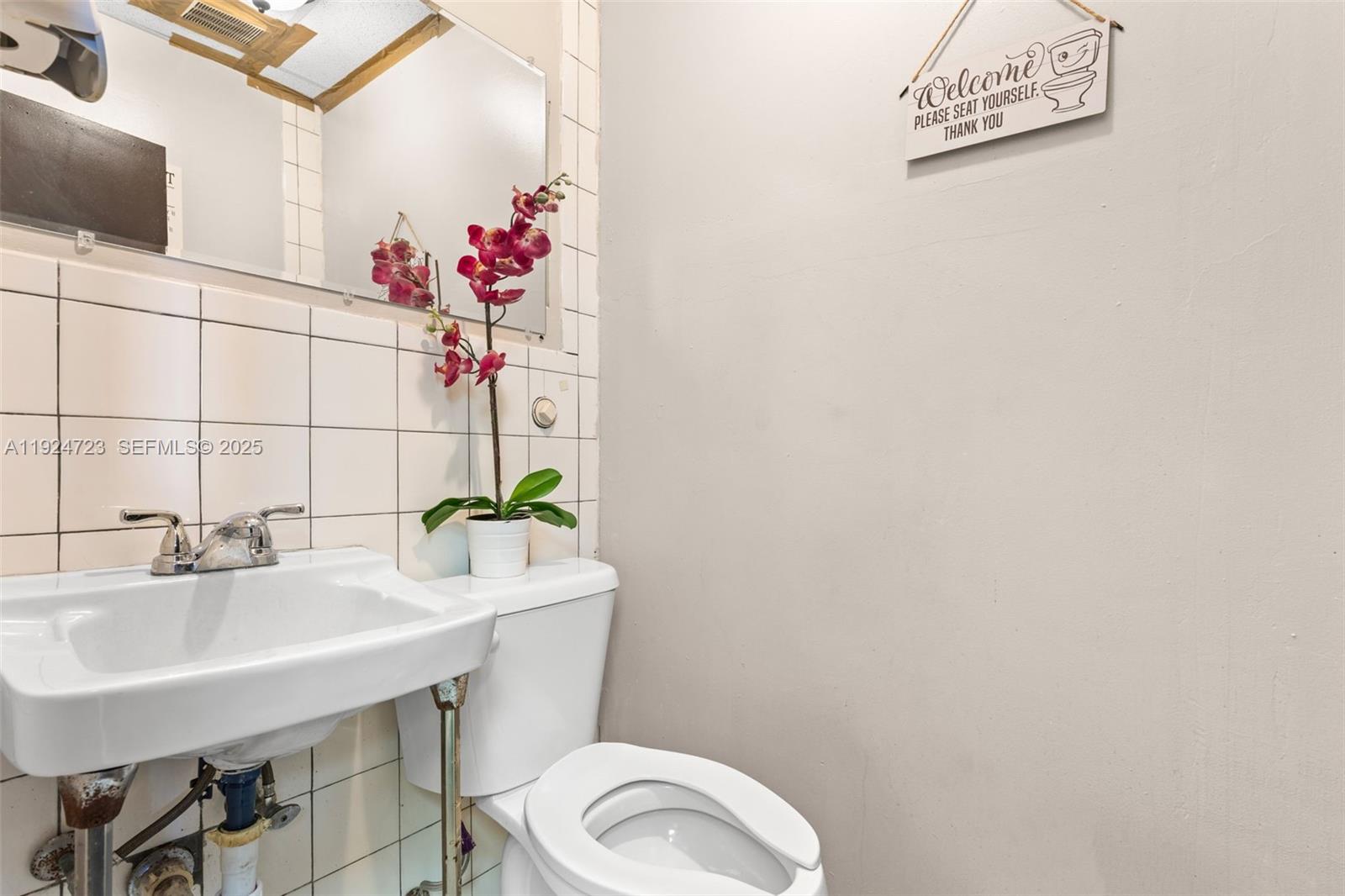 See details / sq. ft. $ 2025-12-03 0 Photo