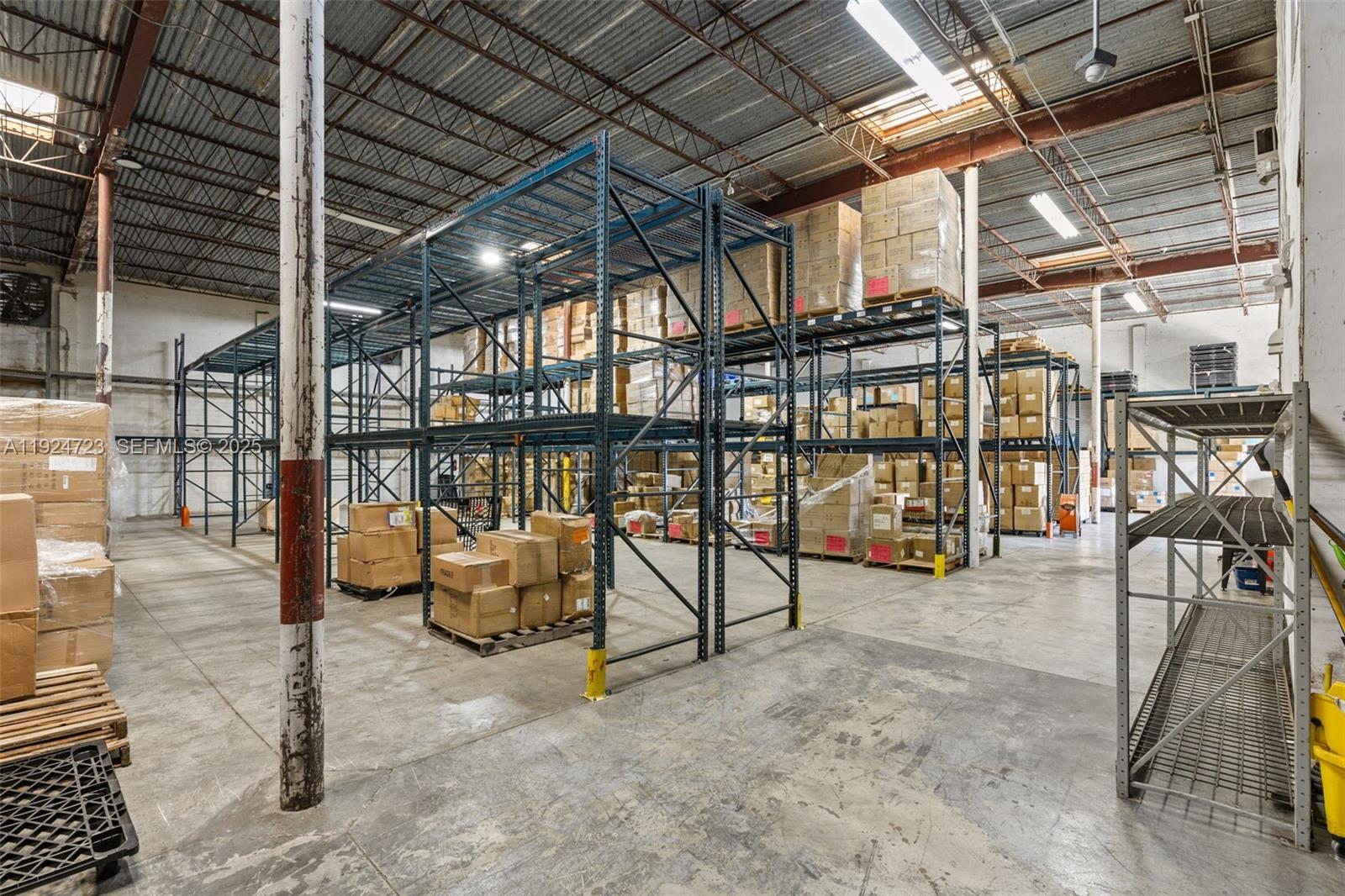 See details / sq. ft. $ 2025-12-03 0 Photo