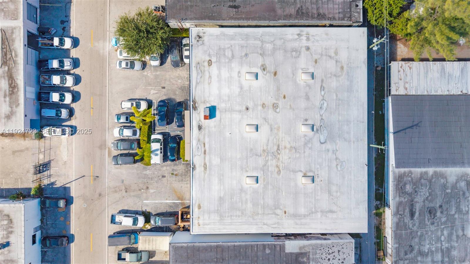 See details / sq. ft. $ 2025-12-03 0 Photo