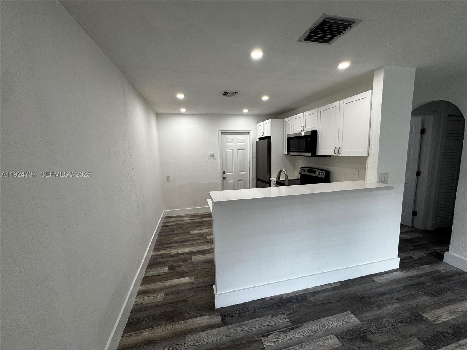   /  1370 sq. ft. $ 2025-12-03 0 foto