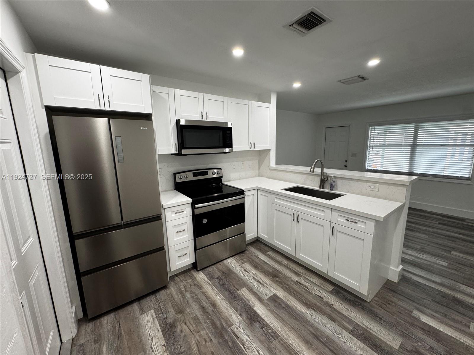   /  1370 sq. ft. $ 2025-12-03 0 foto