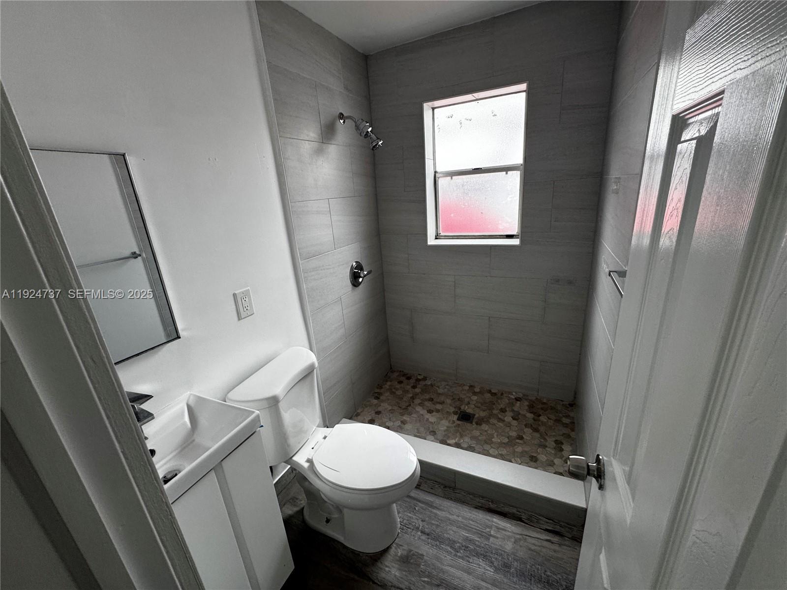   /  1370 sq. ft. $ 2025-12-03 0 foto