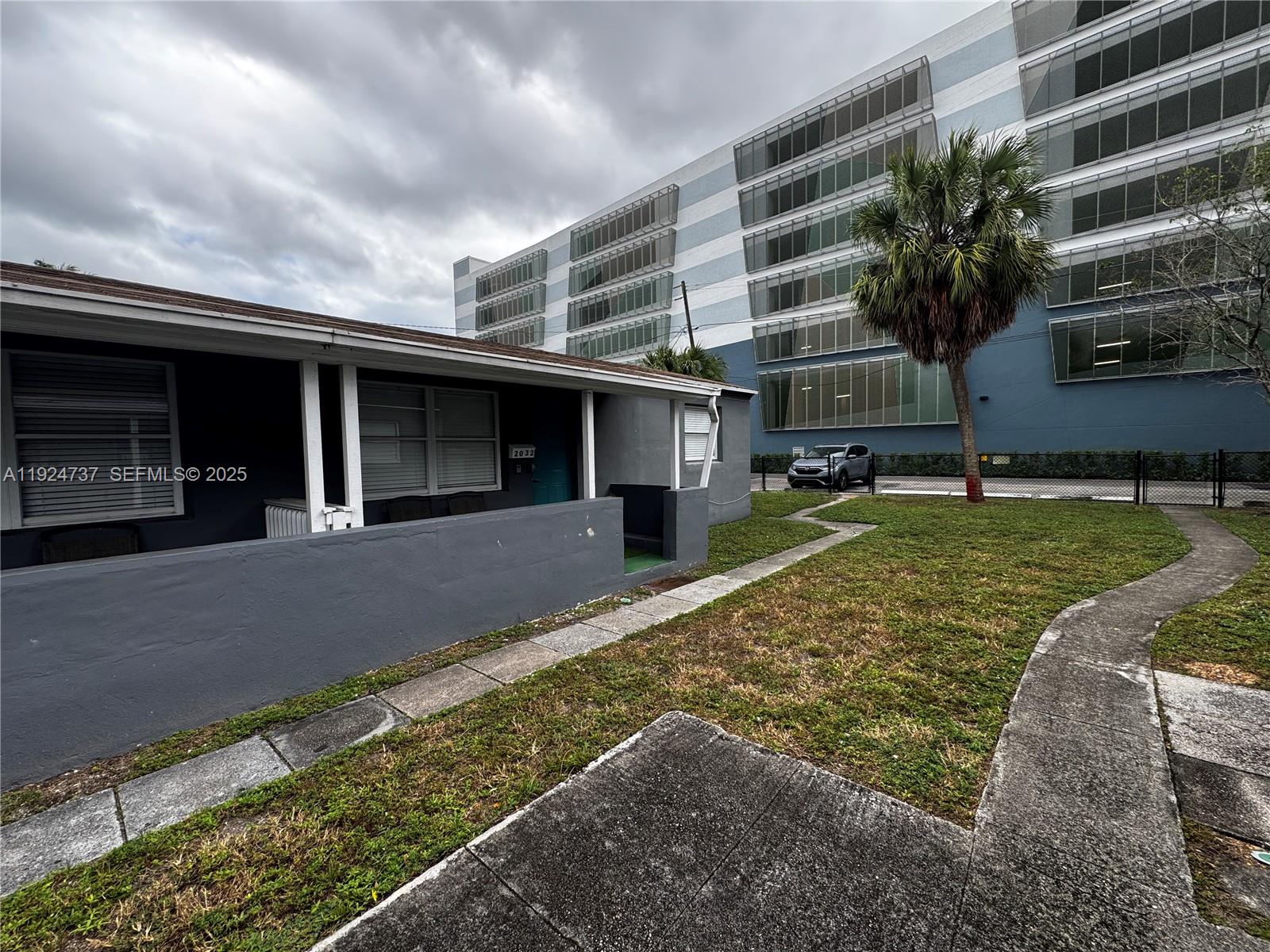   /  1370 sq. ft. $ 2025-12-03 0 foto