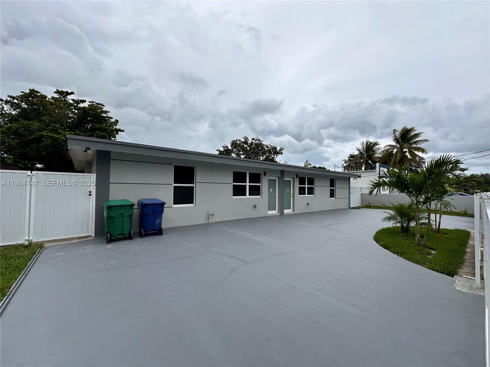 See details / 2430 sq. ft. $ 2025-12-03 0 Photo