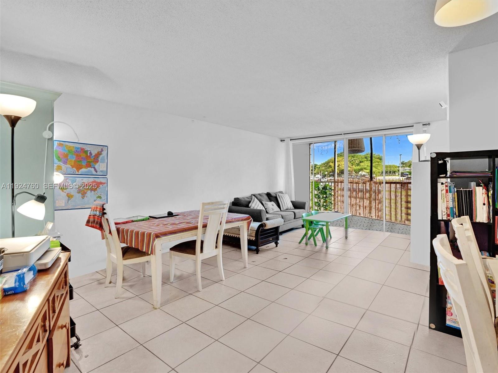 See details 205-2 1 / 2 1036 sq. ft. $ 2025-12-03 0 Photo