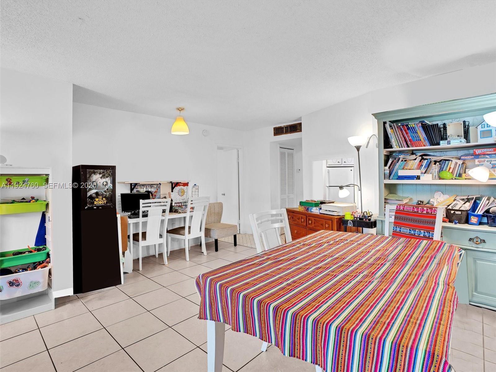 See details 205-2 1 / 2 1036 sq. ft. $ 2025-12-03 0 Photo