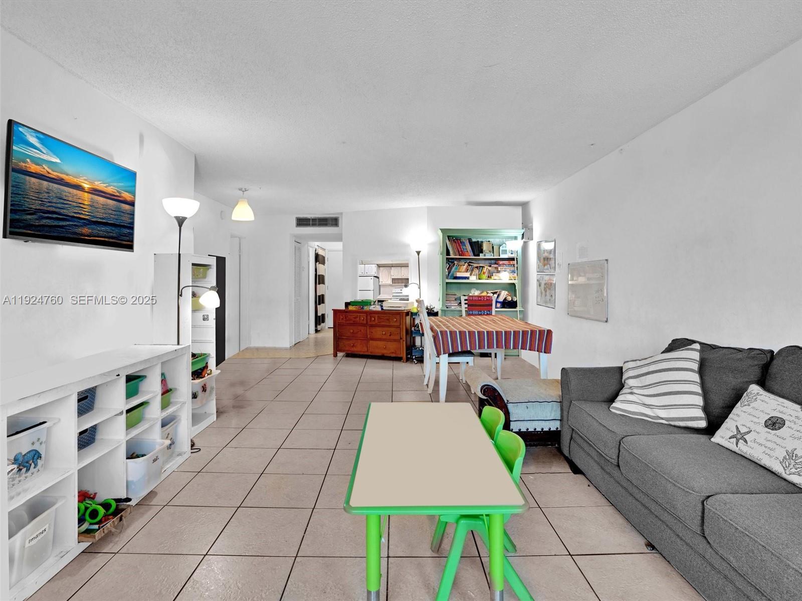 See details 205-2 1 / 2 1036 sq. ft. $ 2025-12-03 0 Photo