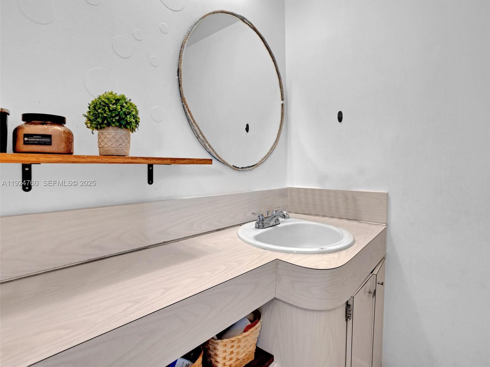 See details 205-2 1 / 2 1036 sq. ft. $ 2025-12-03 0 Photo