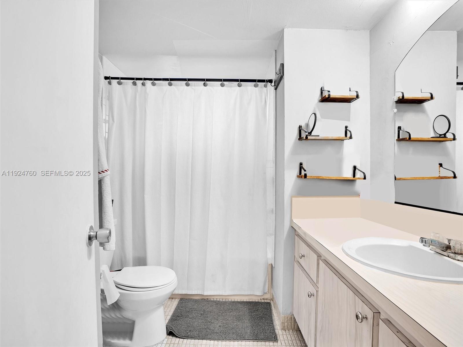 See details 205-2 1 / 2 1036 sq. ft. $ 2025-12-03 0 Photo