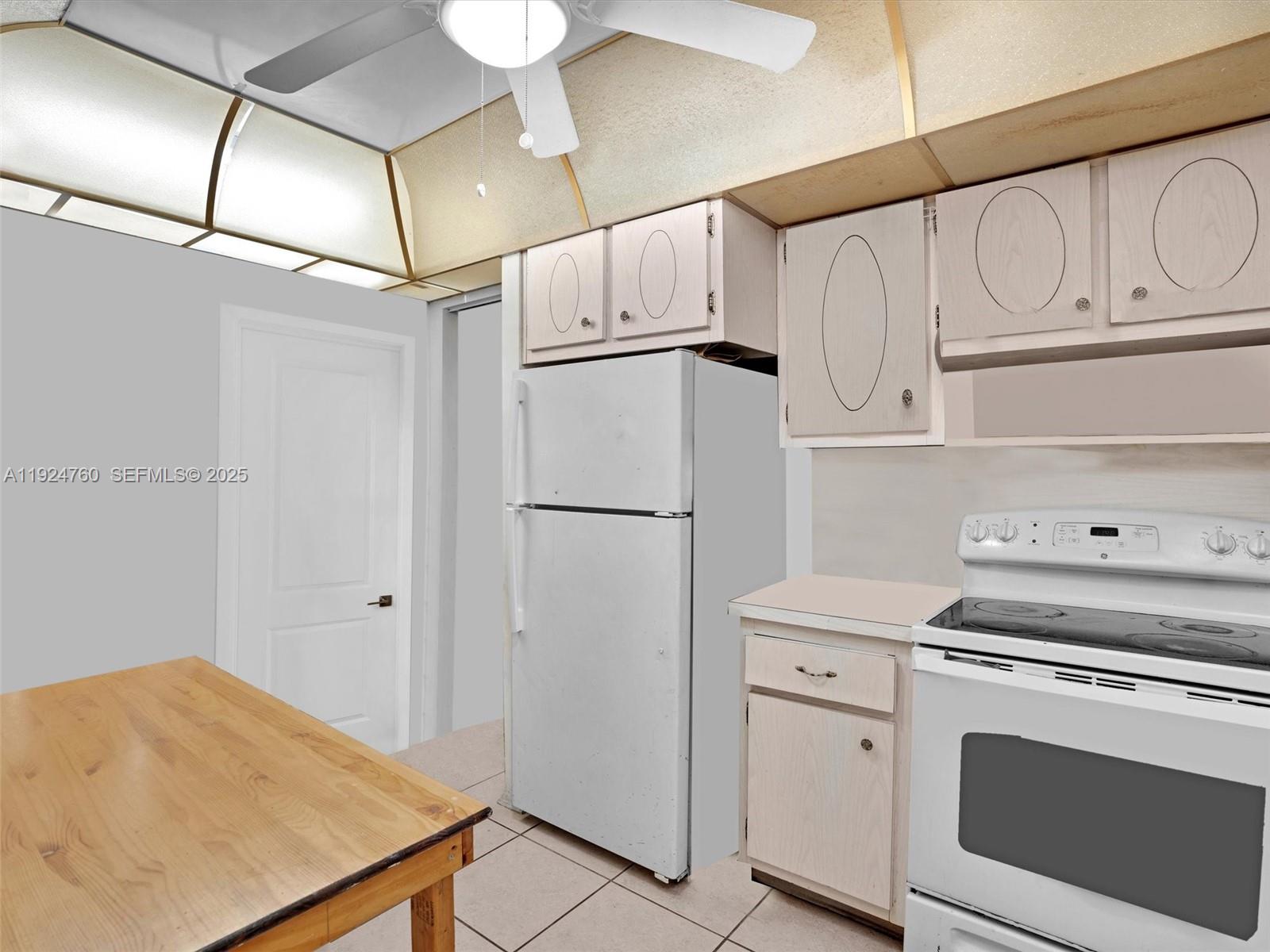 See details 205-2 1 / 2 1036 sq. ft. $ 2025-12-03 0 Photo