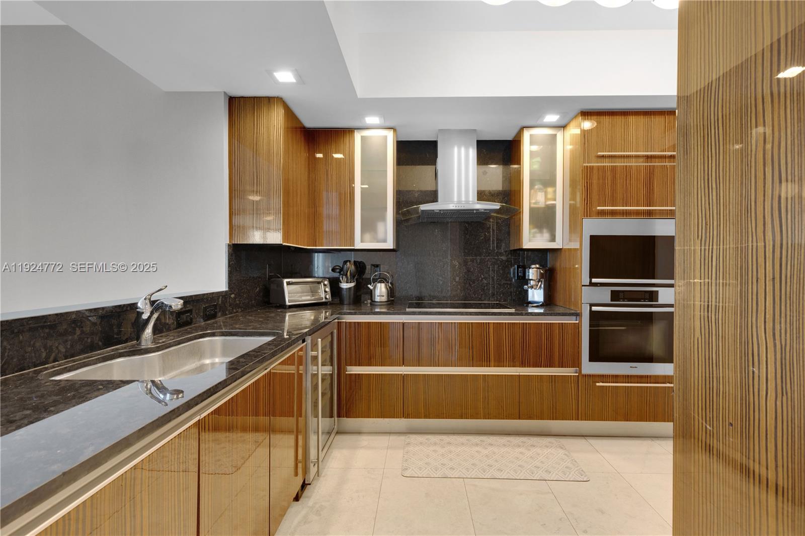 Photo of 2711 Ocean Dr  #2701, Hollywood, Florida, 33019 - 