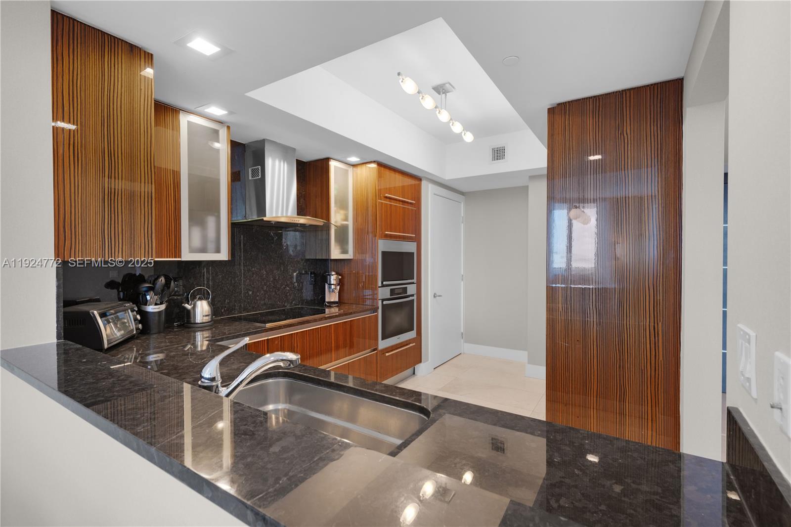 Photo of 2711 Ocean Dr  #2701, Hollywood, Florida, 33019 - 