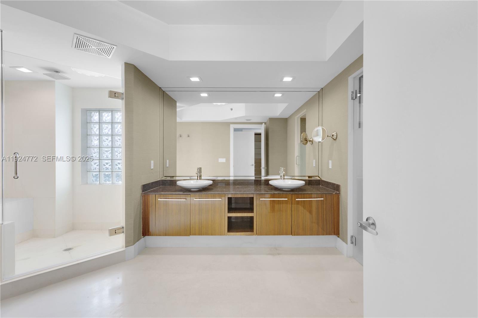 Photo of 2711 Ocean Dr  #2701, Hollywood, Florida, 33019 - 