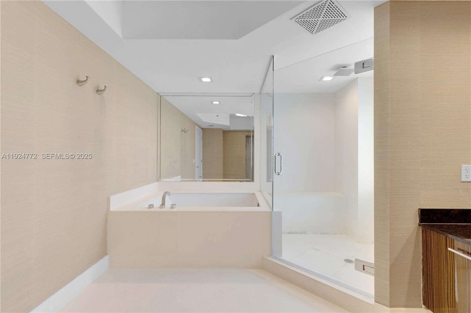 Photo of 2711 Ocean Dr  #2701, Hollywood, Florida, 33019 - 