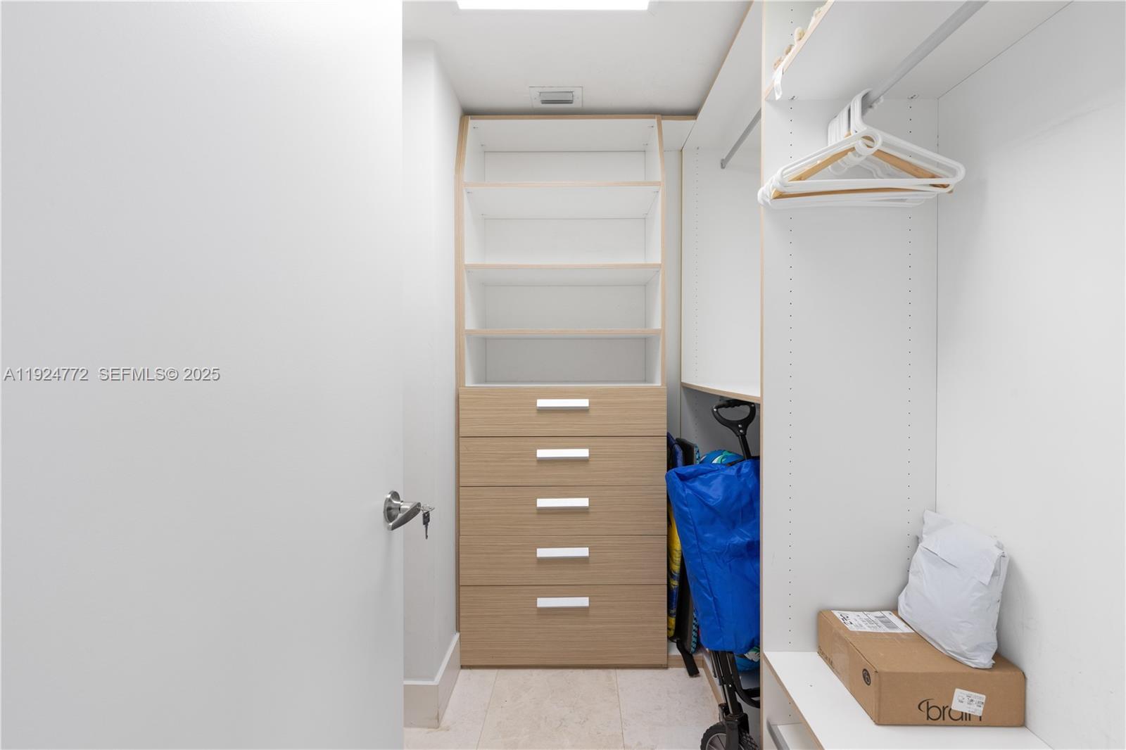 Photo of 2711 Ocean Dr  #2701, Hollywood, Florida, 33019 - 